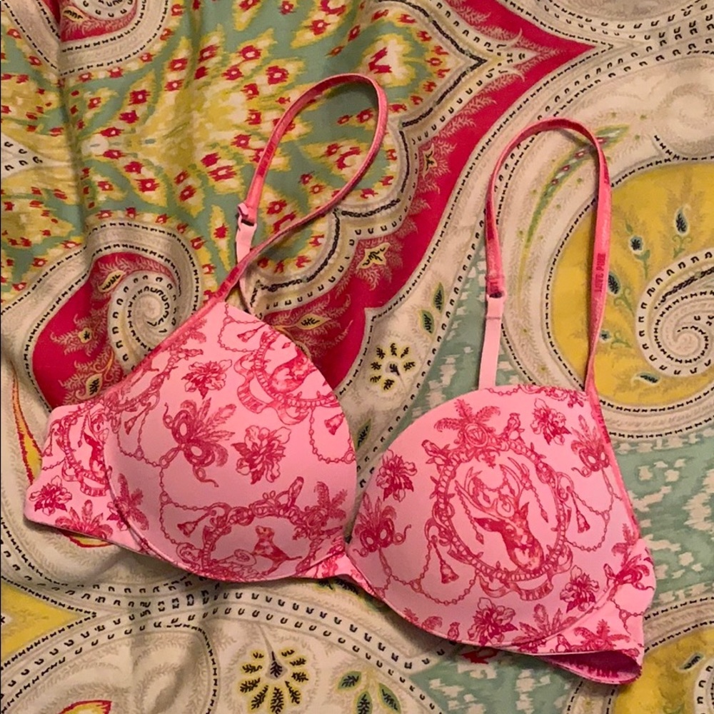 34B Victoria’s Secret Pink bra